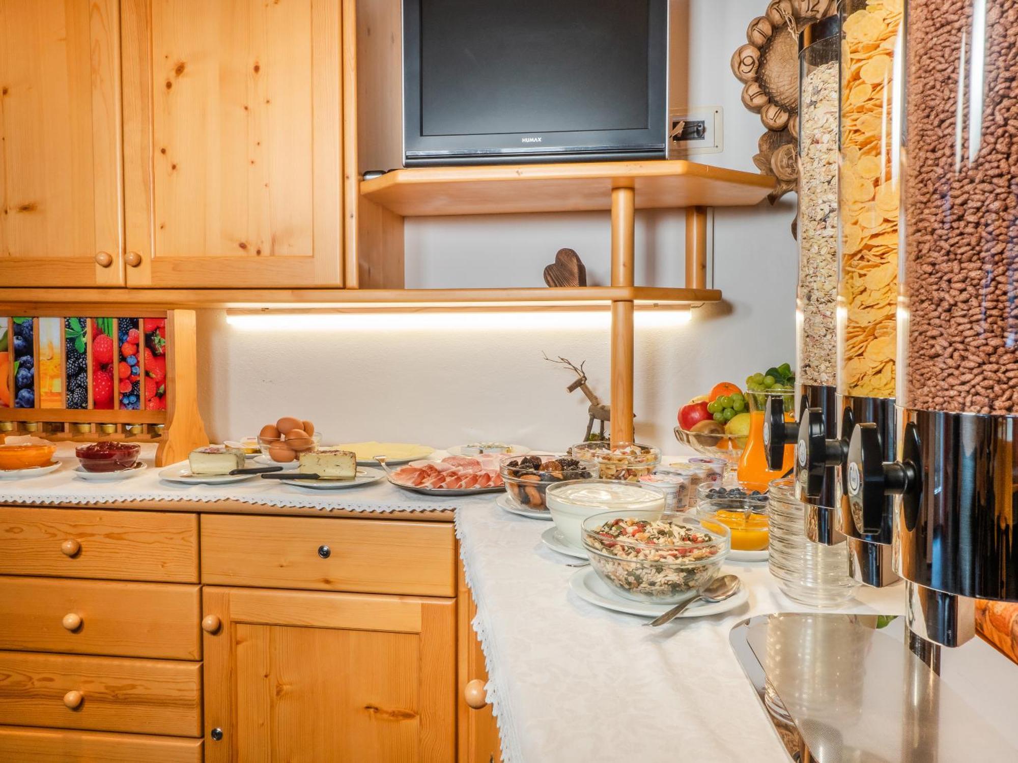 Garni La Grambla Hotel Selva di Val Gardena Ngoại thất bức ảnh