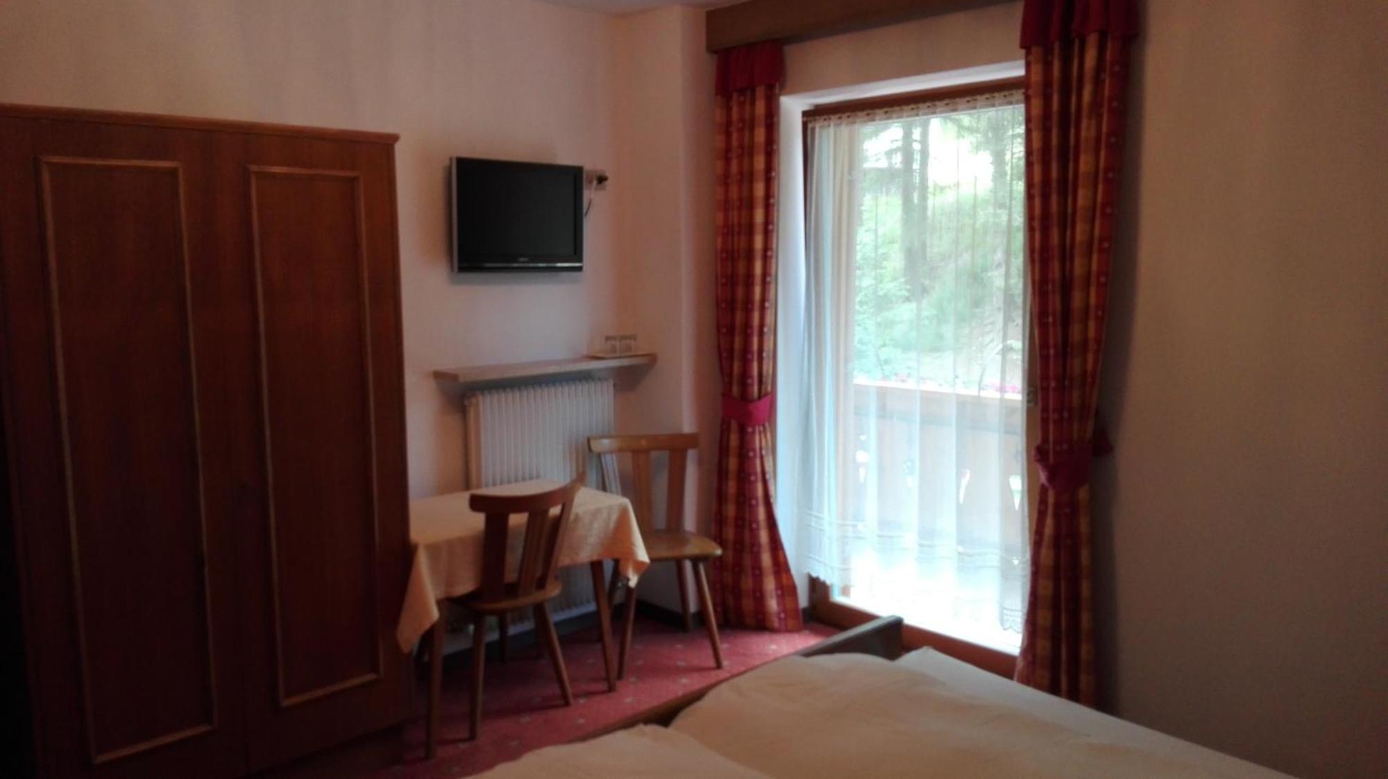 Garni La Grambla Hotel Selva di Val Gardena Ngoại thất bức ảnh