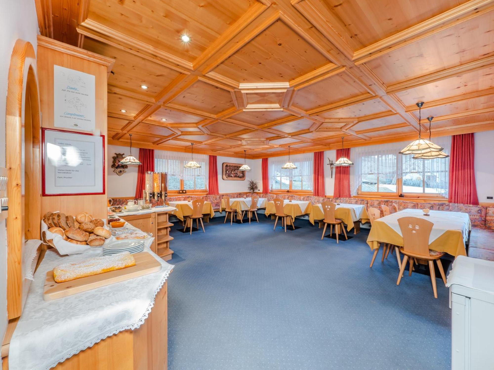 Garni La Grambla Hotel Selva di Val Gardena Ngoại thất bức ảnh