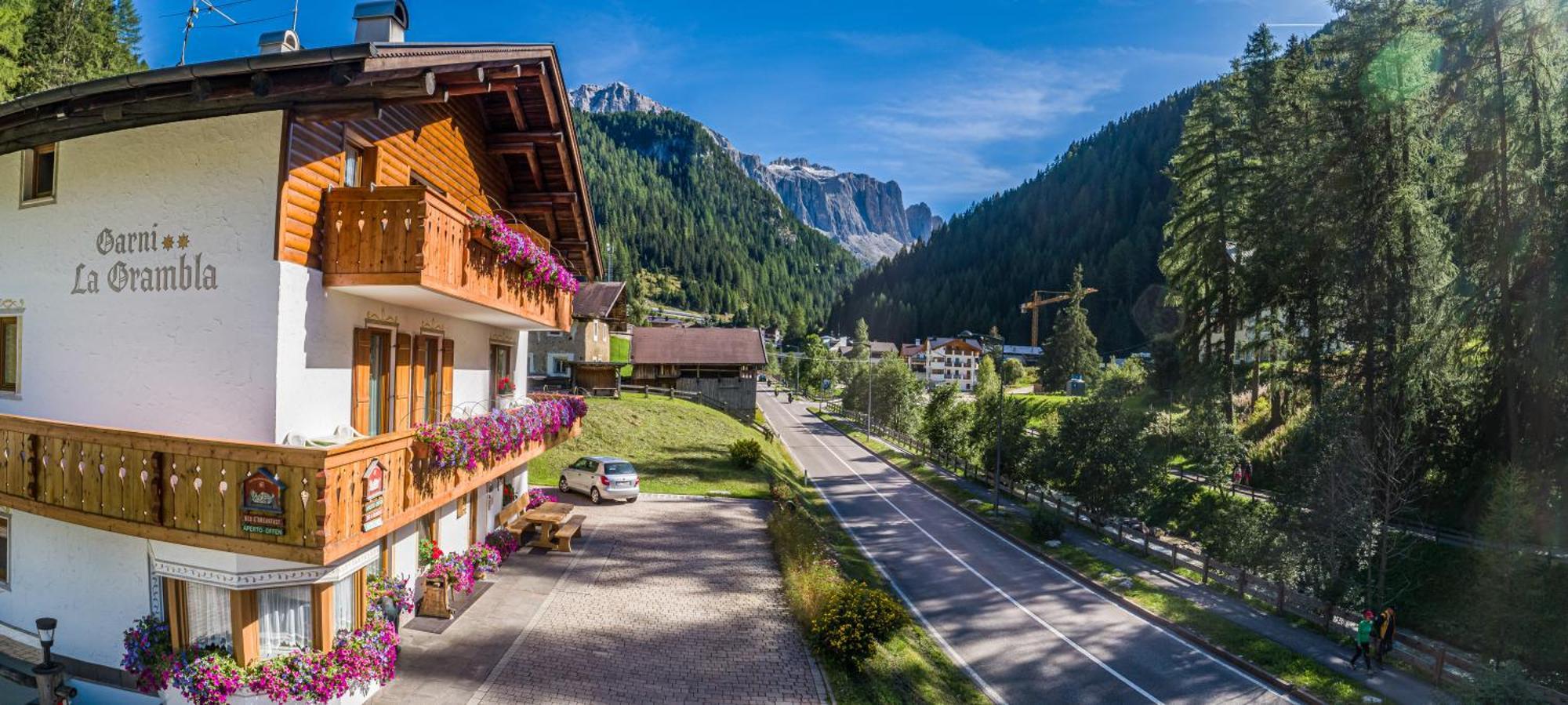 Garni La Grambla Hotel Selva di Val Gardena Ngoại thất bức ảnh
