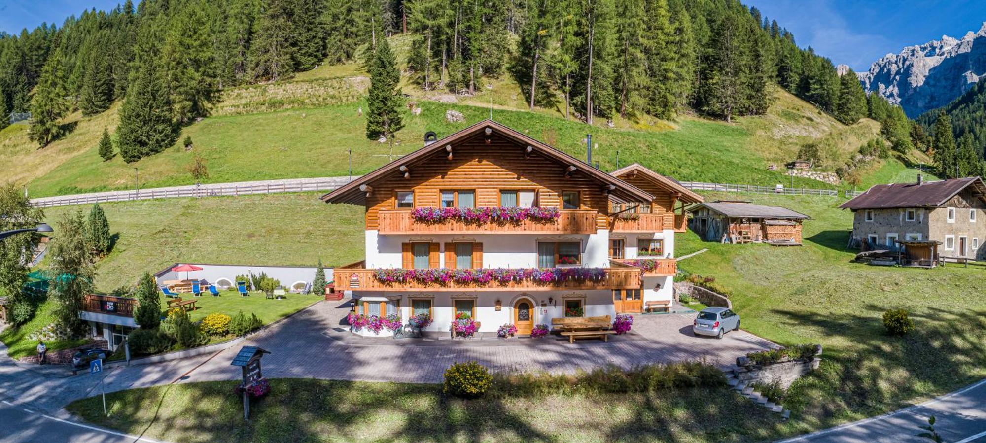 Garni La Grambla Hotel Selva di Val Gardena Ngoại thất bức ảnh