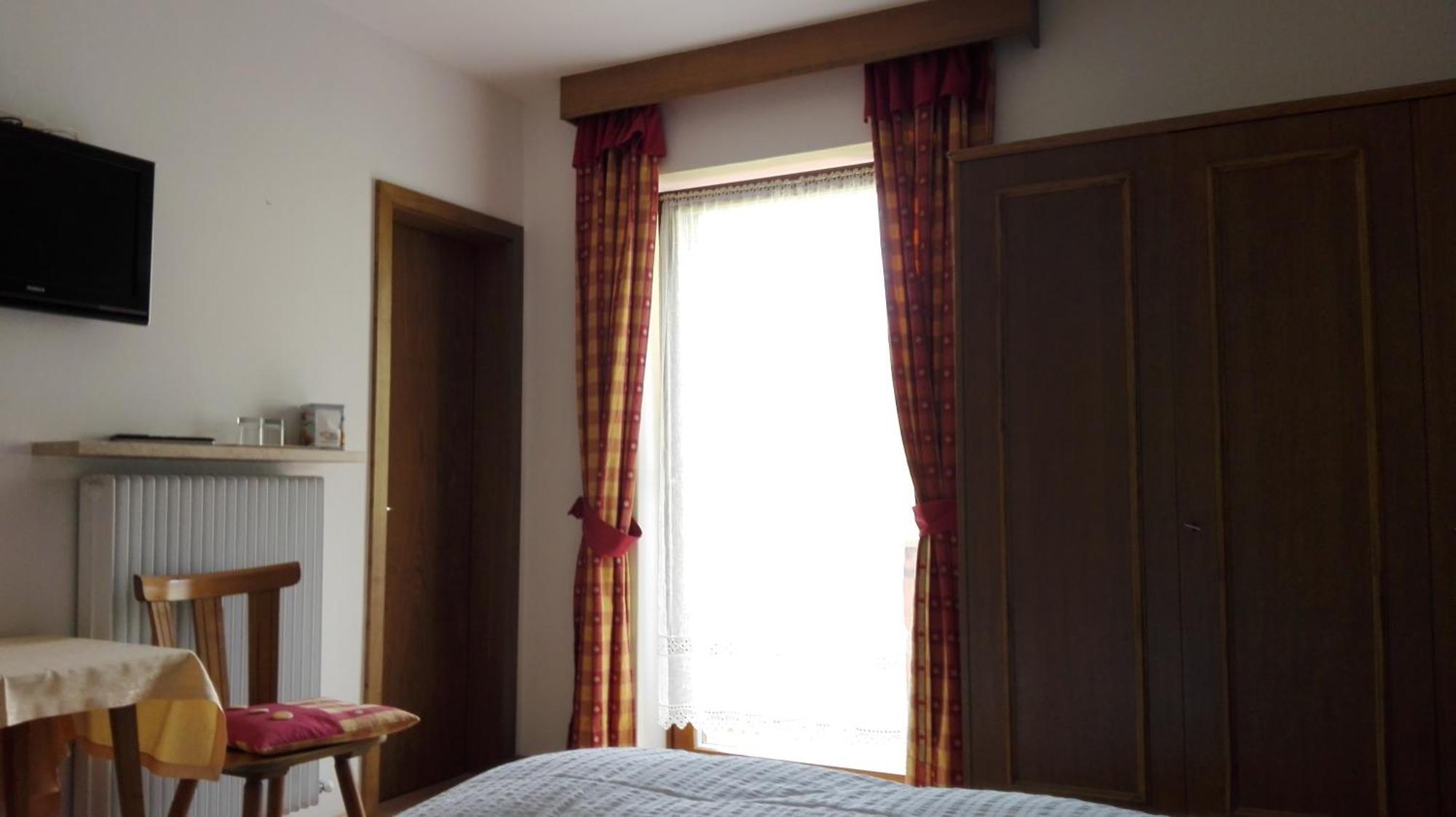 Garni La Grambla Hotel Selva di Val Gardena Ngoại thất bức ảnh
