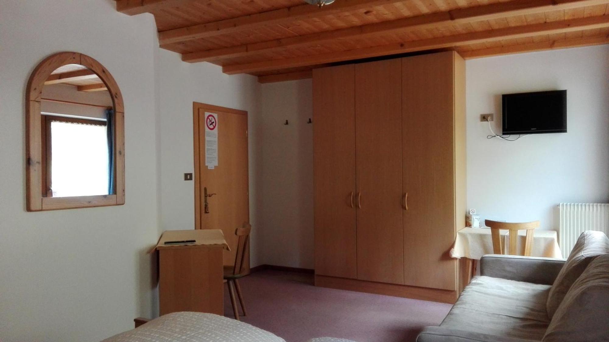 Garni La Grambla Hotel Selva di Val Gardena Ngoại thất bức ảnh