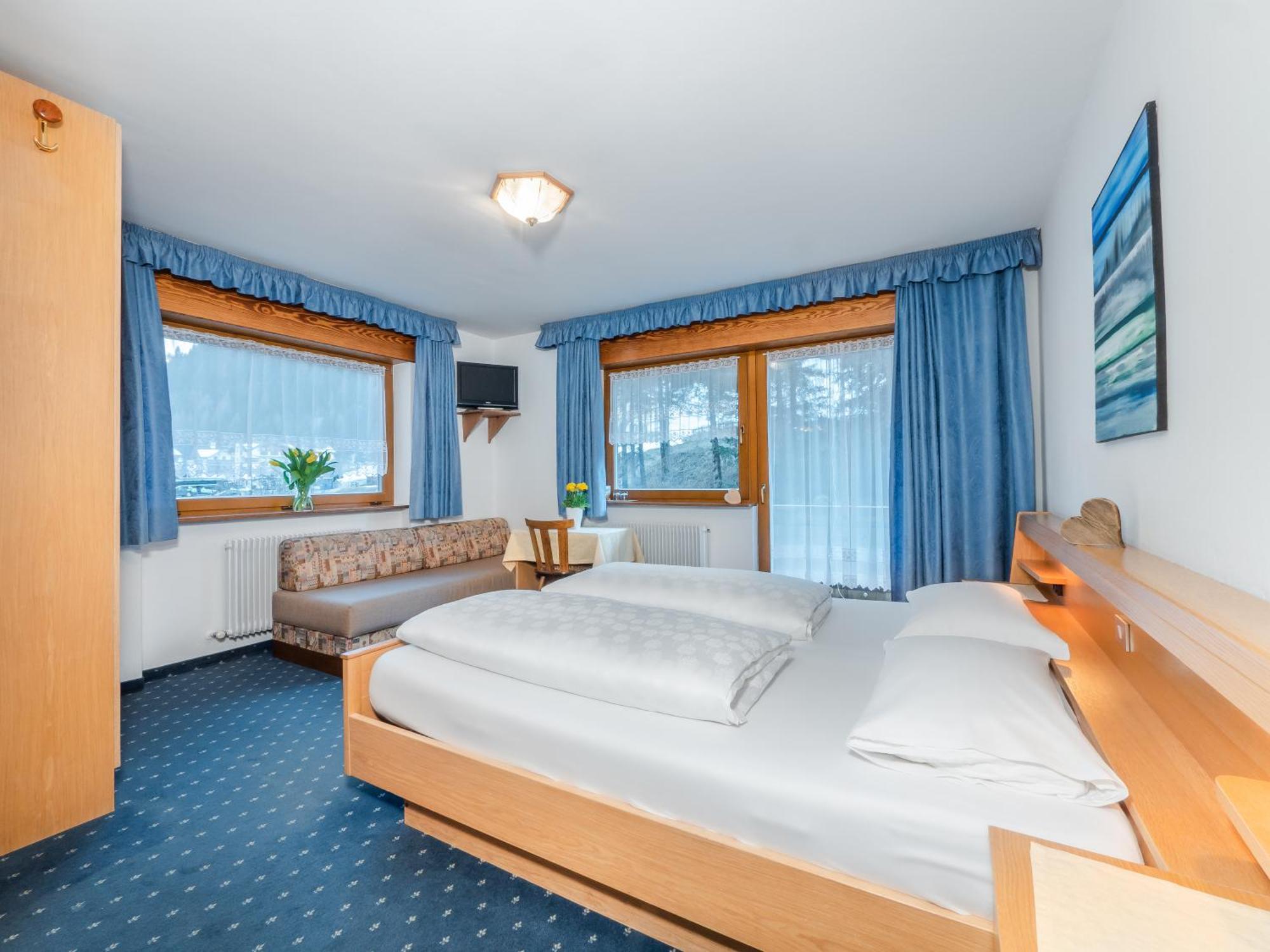 Garni La Grambla Hotel Selva di Val Gardena Ngoại thất bức ảnh