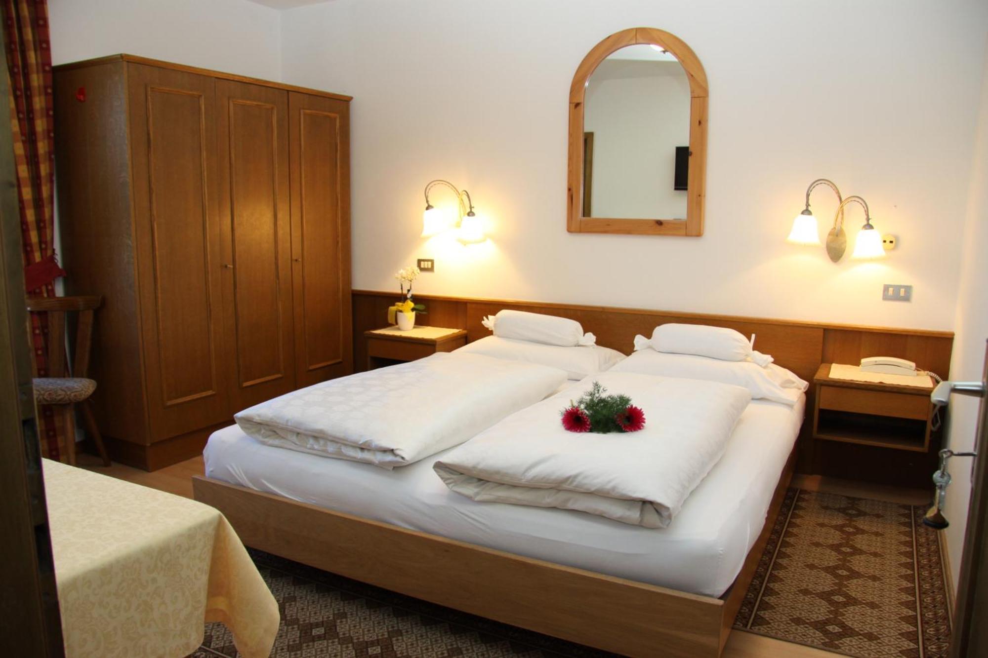 Garni La Grambla Hotel Selva di Val Gardena Ngoại thất bức ảnh