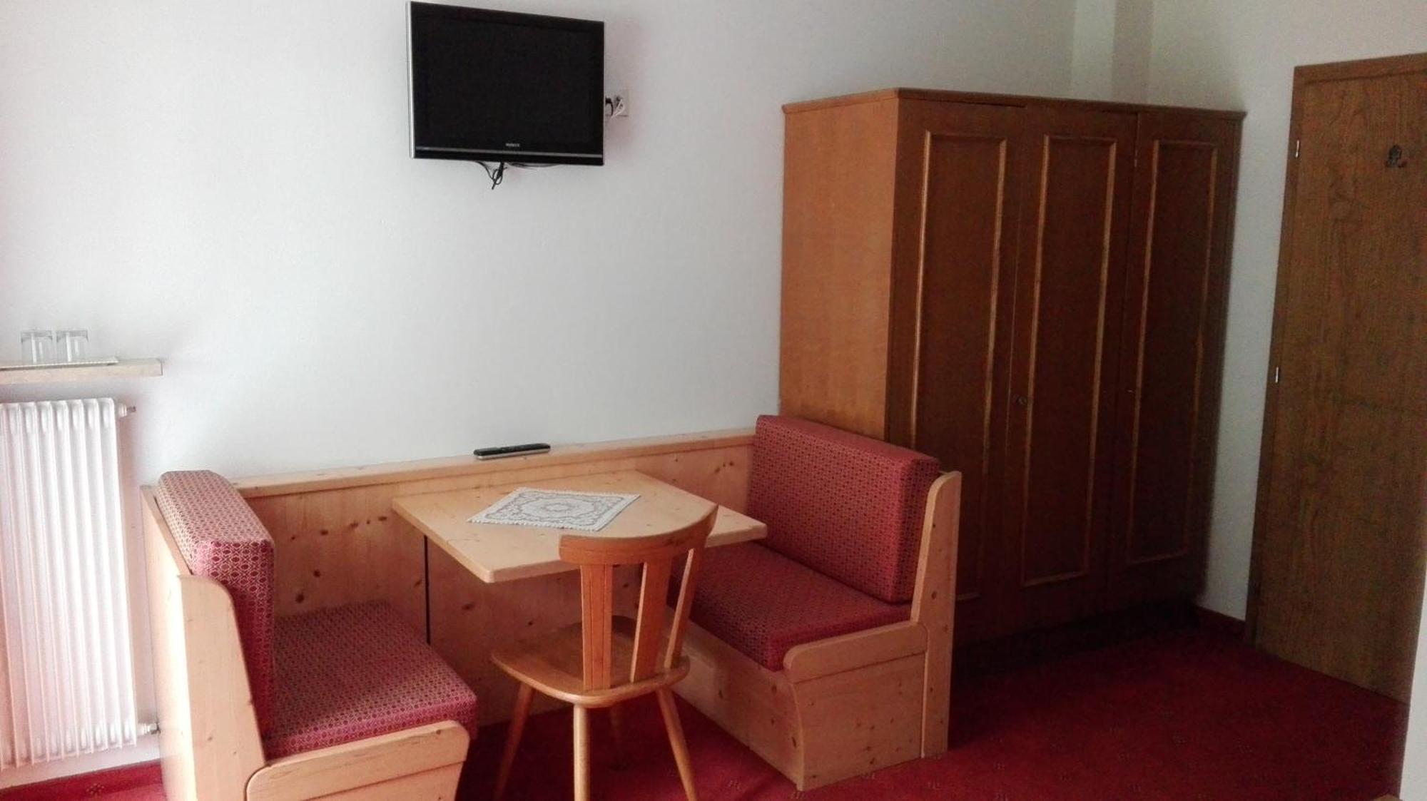 Garni La Grambla Hotel Selva di Val Gardena Ngoại thất bức ảnh