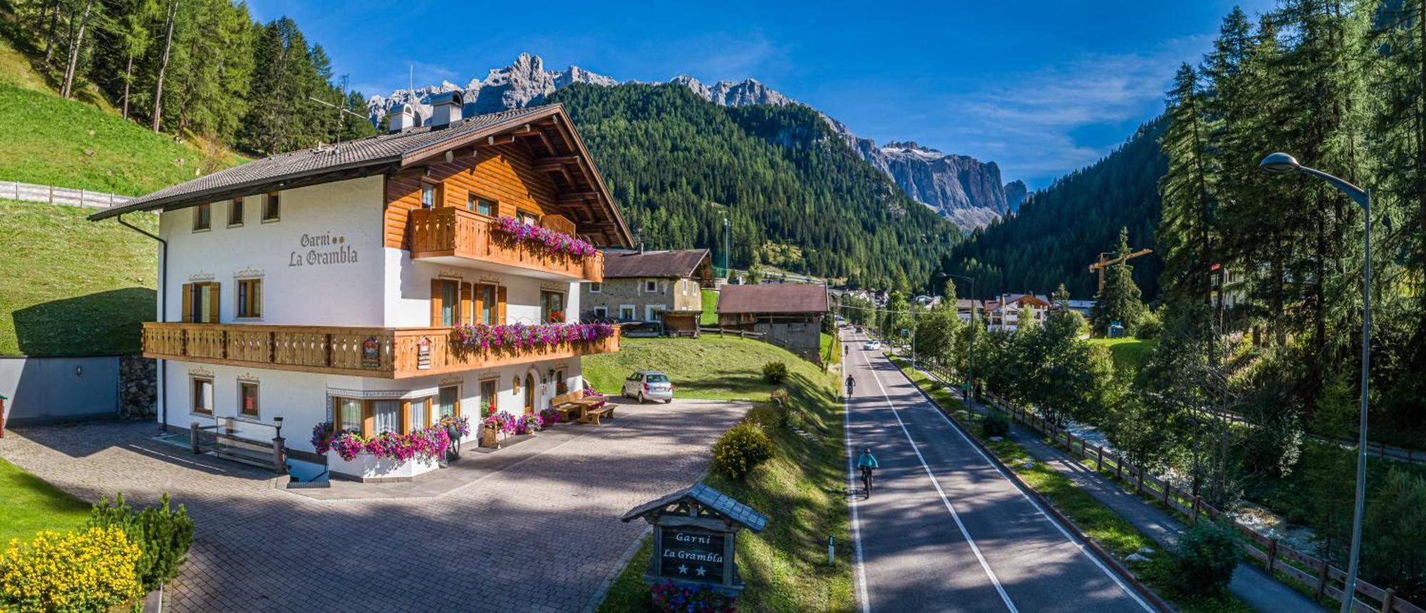 Garni La Grambla Hotel Selva di Val Gardena Ngoại thất bức ảnh