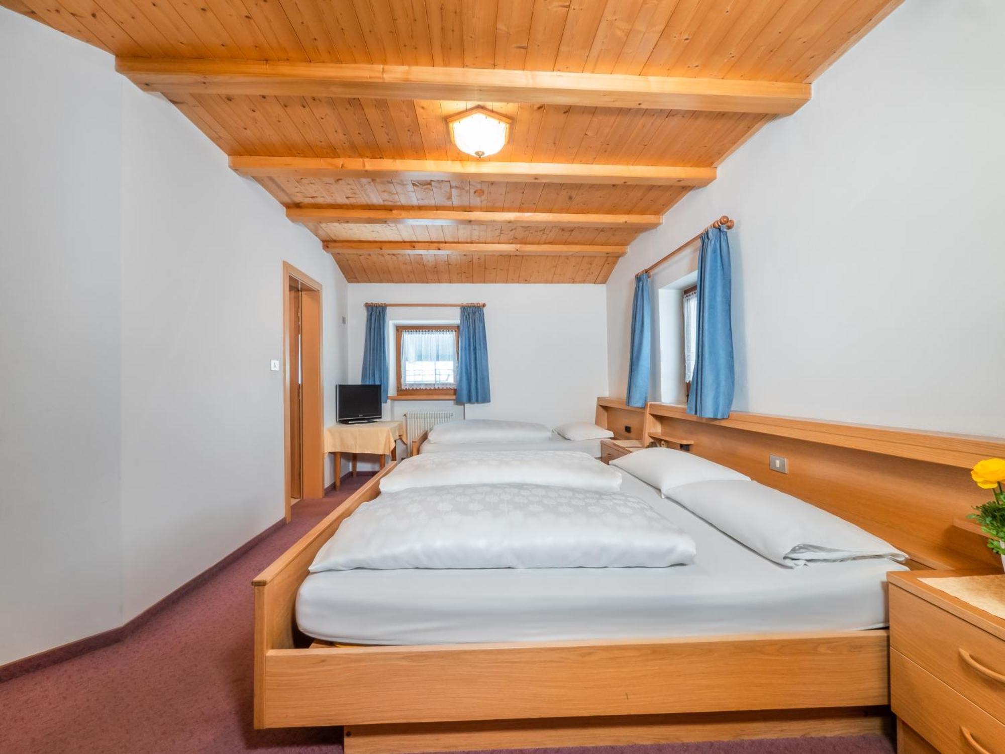 Garni La Grambla Hotel Selva di Val Gardena Ngoại thất bức ảnh