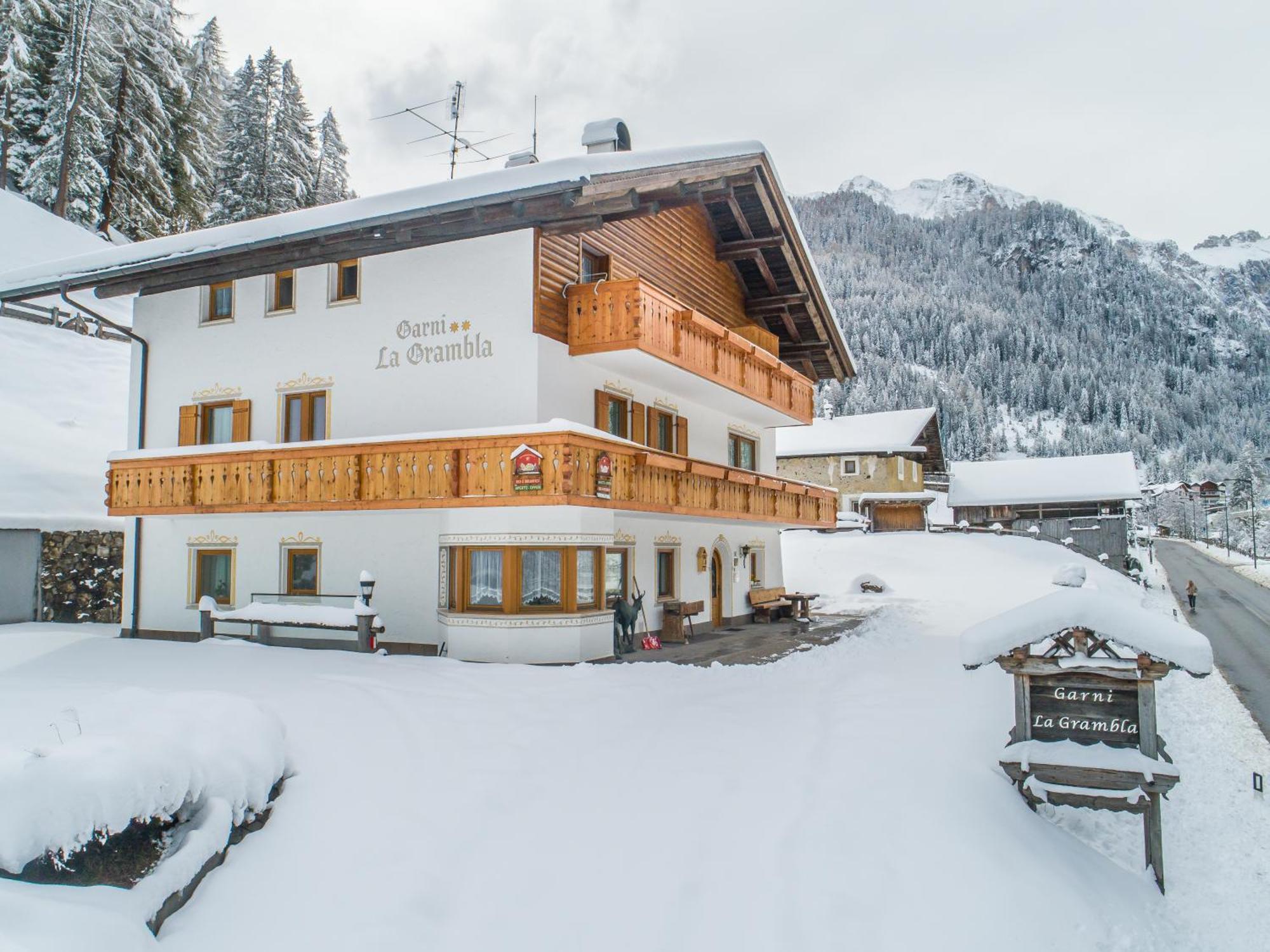 Garni La Grambla Hotel Selva di Val Gardena Ngoại thất bức ảnh